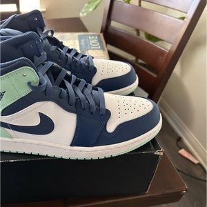 Retro Jordan’s mid